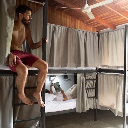 Argdivan Beach Hostel Sámara Екстериор снимка