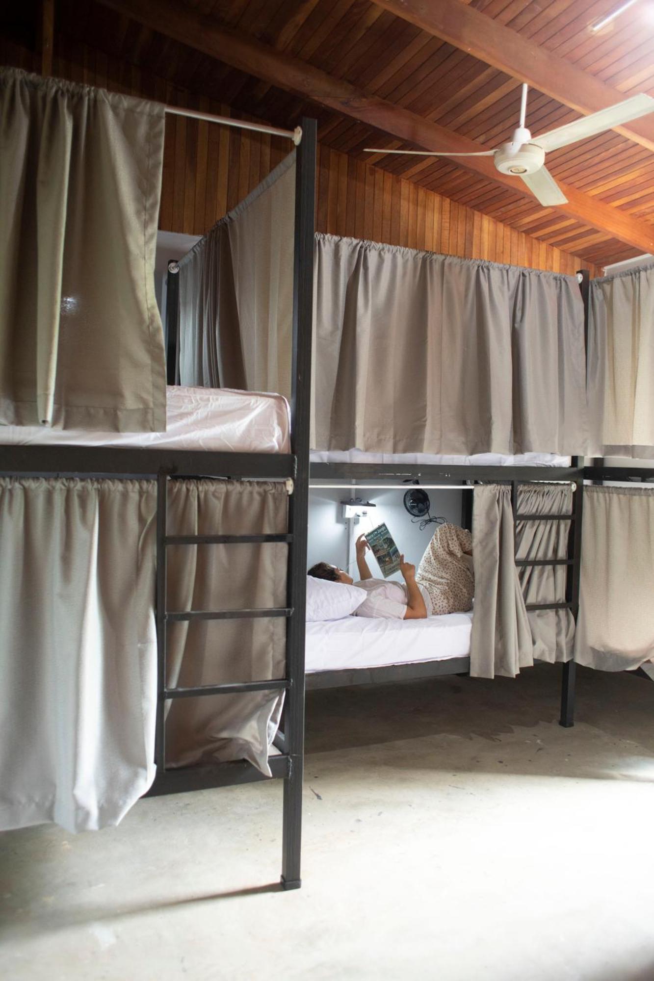 Argdivan Beach Hostel Sámara Екстериор снимка