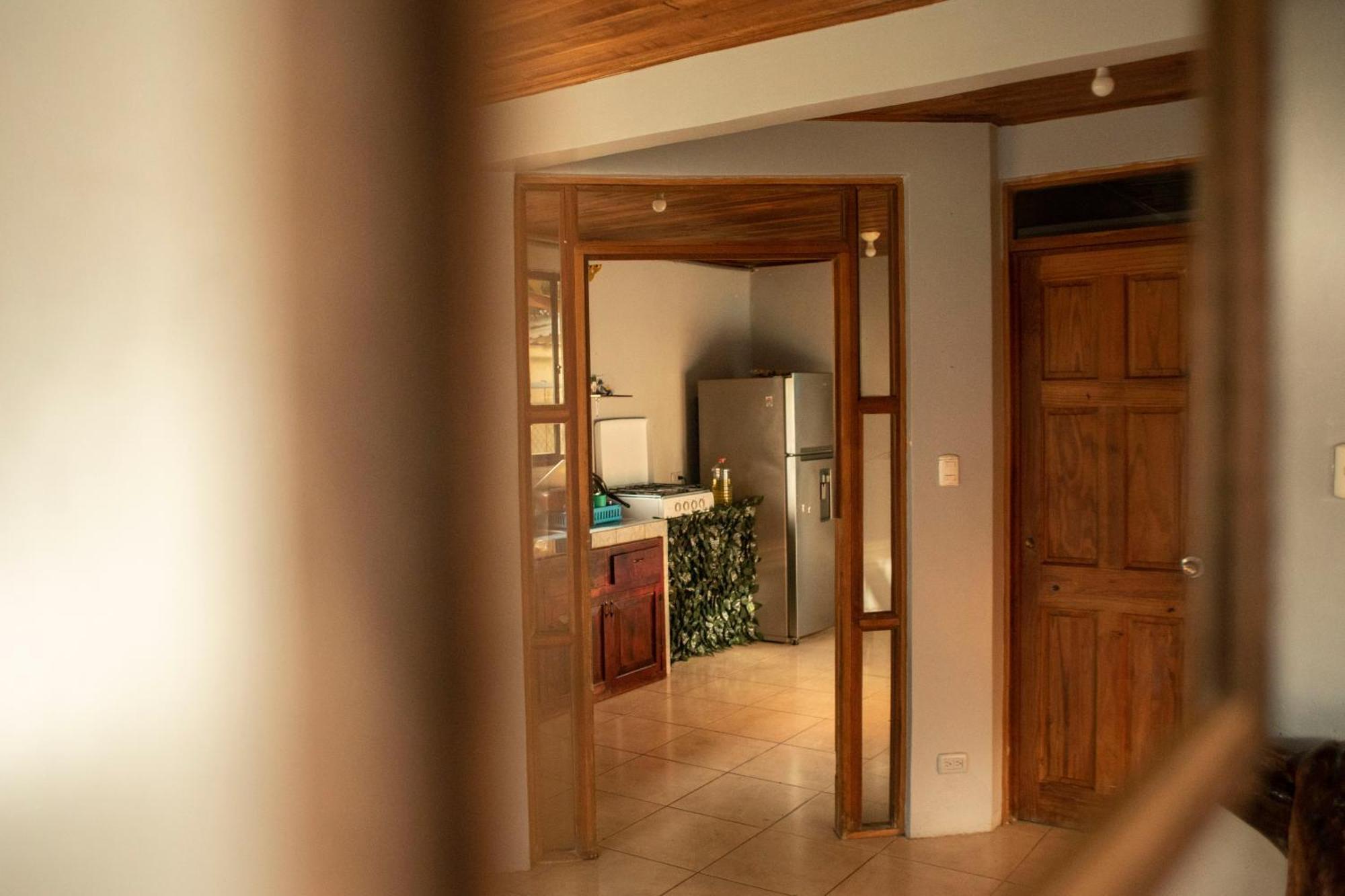 Argdivan Beach Hostel Sámara Екстериор снимка