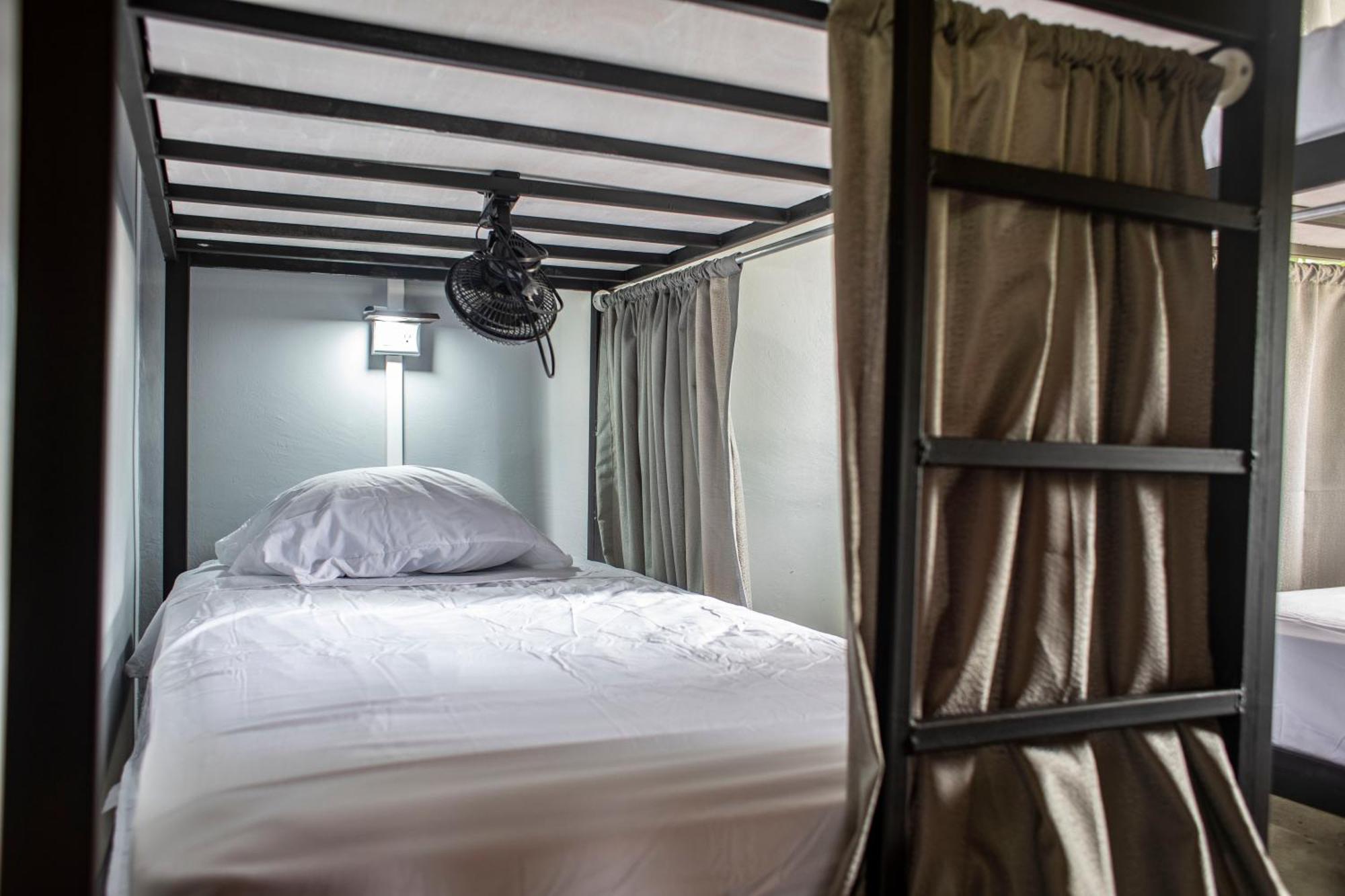 Argdivan Beach Hostel Sámara Екстериор снимка