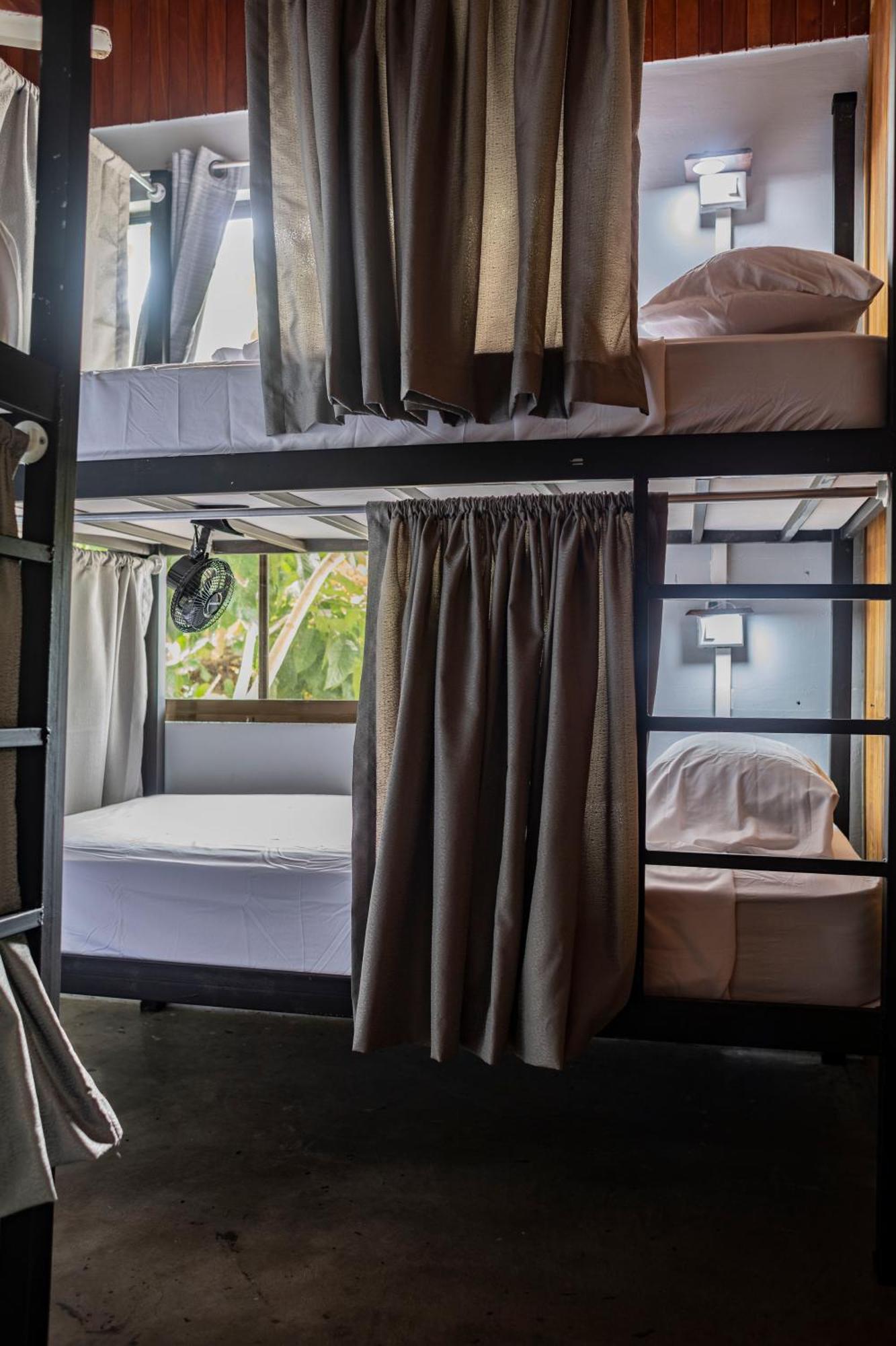 Argdivan Beach Hostel Sámara Екстериор снимка