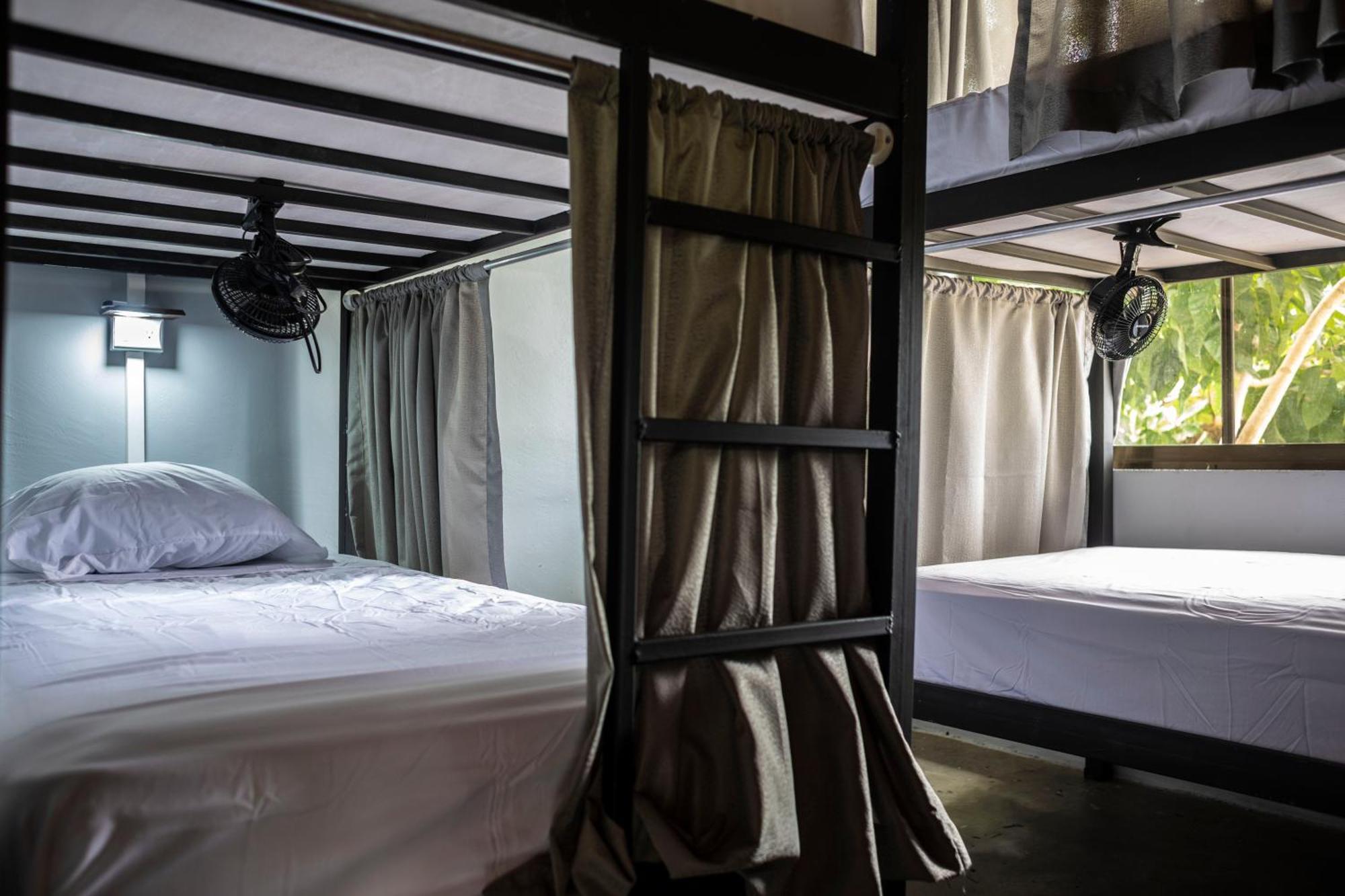 Argdivan Beach Hostel Sámara Екстериор снимка